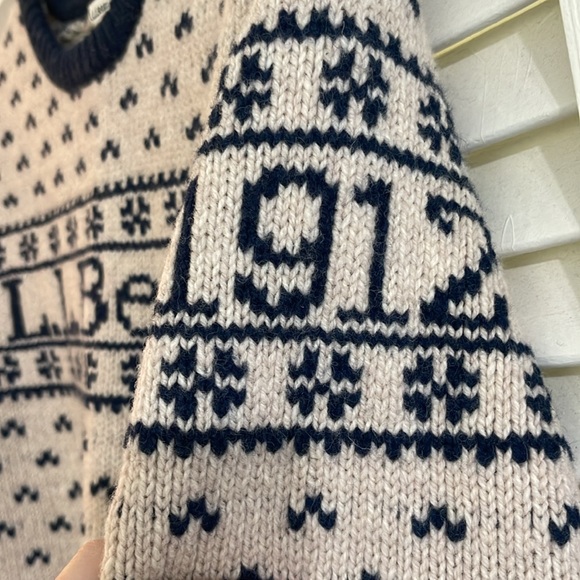 LL Bean Signature Lambswool Sweater - Picture 5 of 12